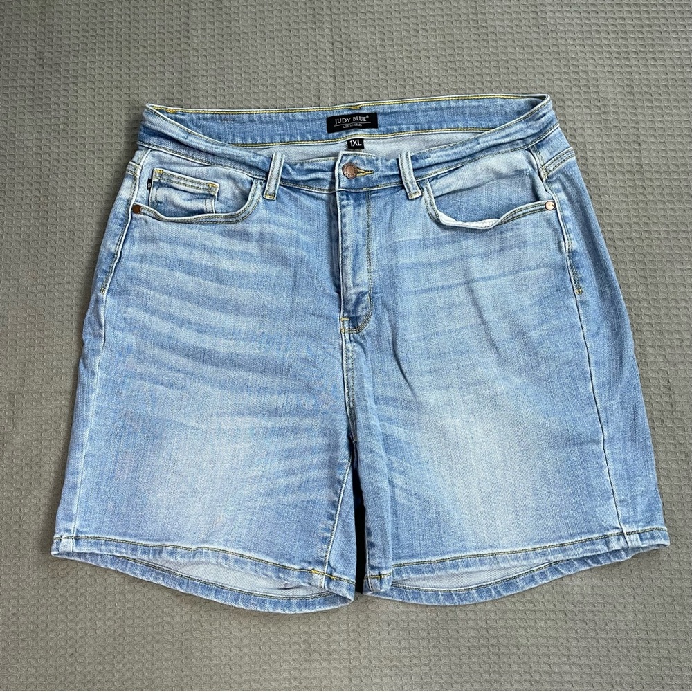 Judy Blue Mid Denim Jean Shorts 1XL Women’s Stretch Light Wash High Waist